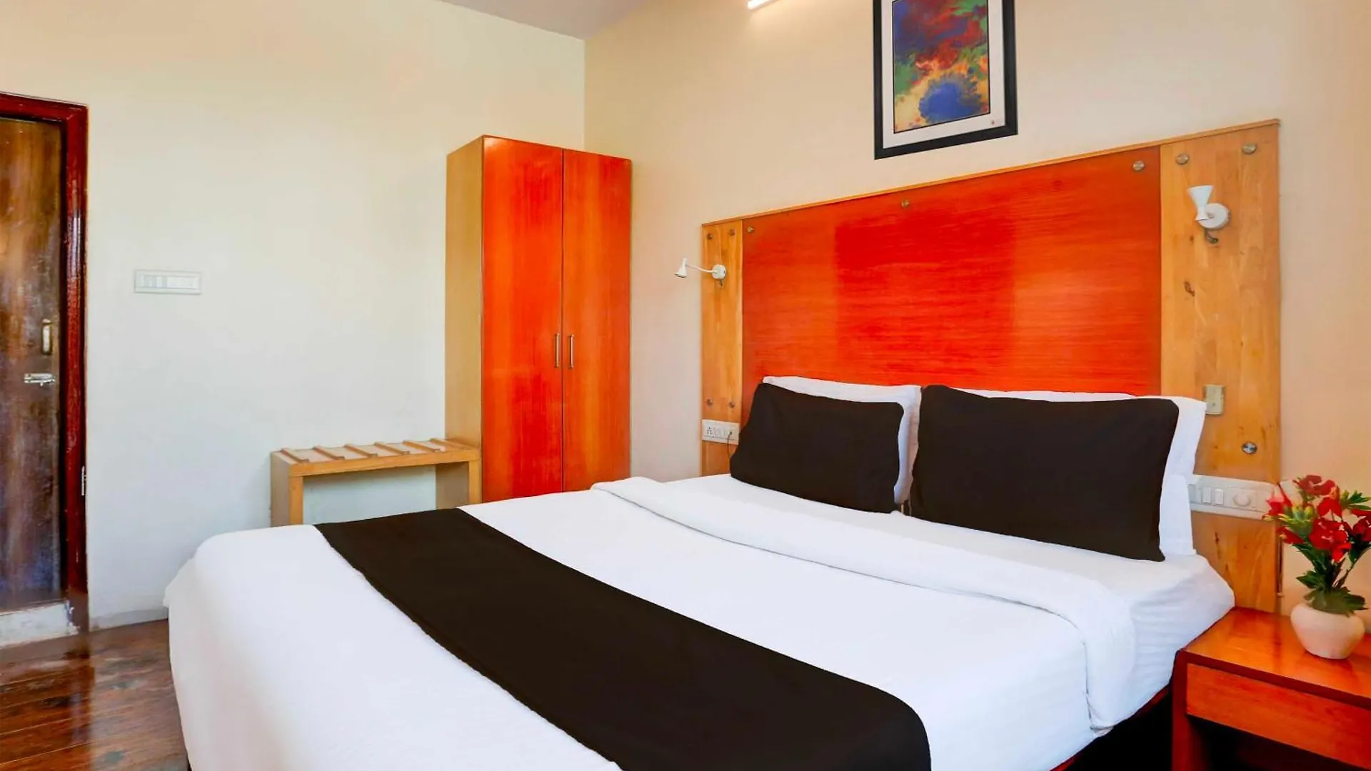 Townhouse Oak Udaipur City Railway Junction Hotel