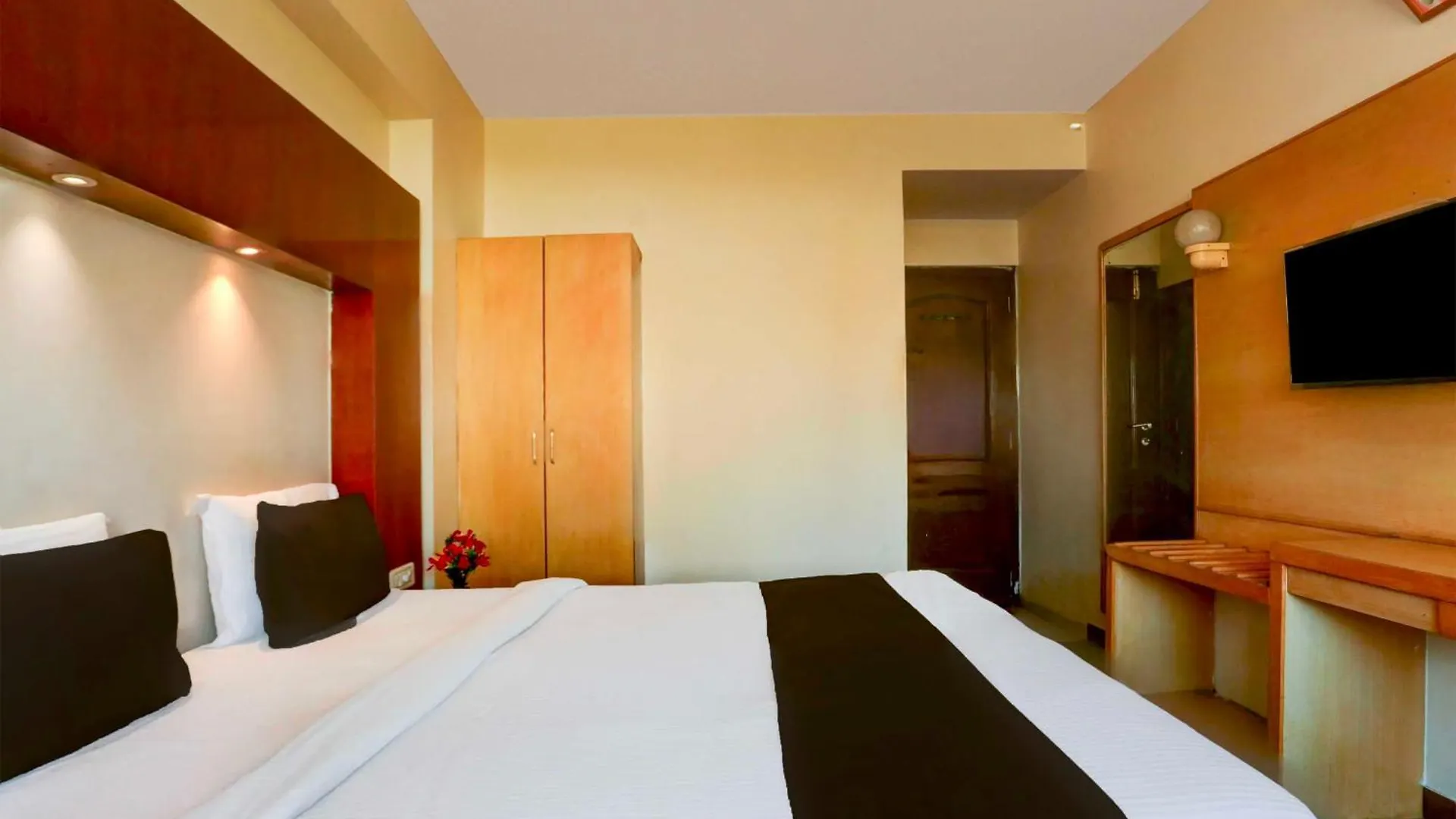 Hotel Townhouse Oak Udaipur City Railway Junction