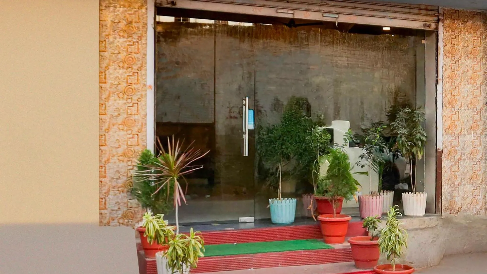 Townhouse Oak Udaipur City Railway Junction Indie